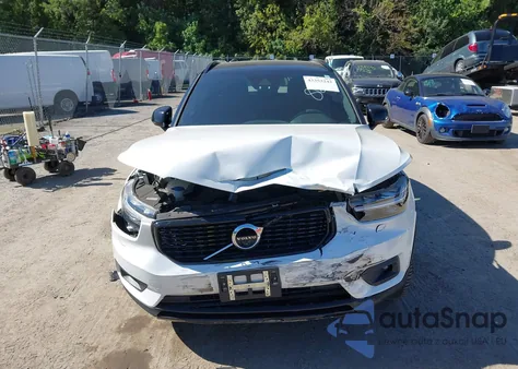 2022 Volvo Xc40 T5 R-Design z USA, uszkodzony, nr VIN YV4162UM5N2648695